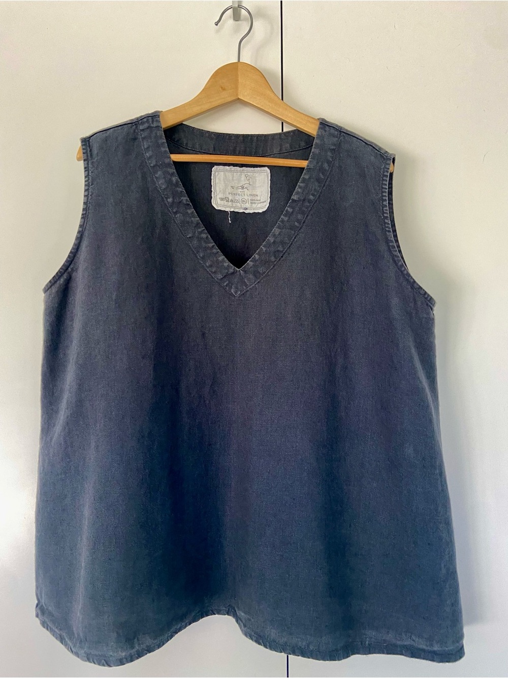 NOT PERFECT LINEN 100% Linen Sleeveless V-Neck Top XL Navy Relaxed Fit EUC